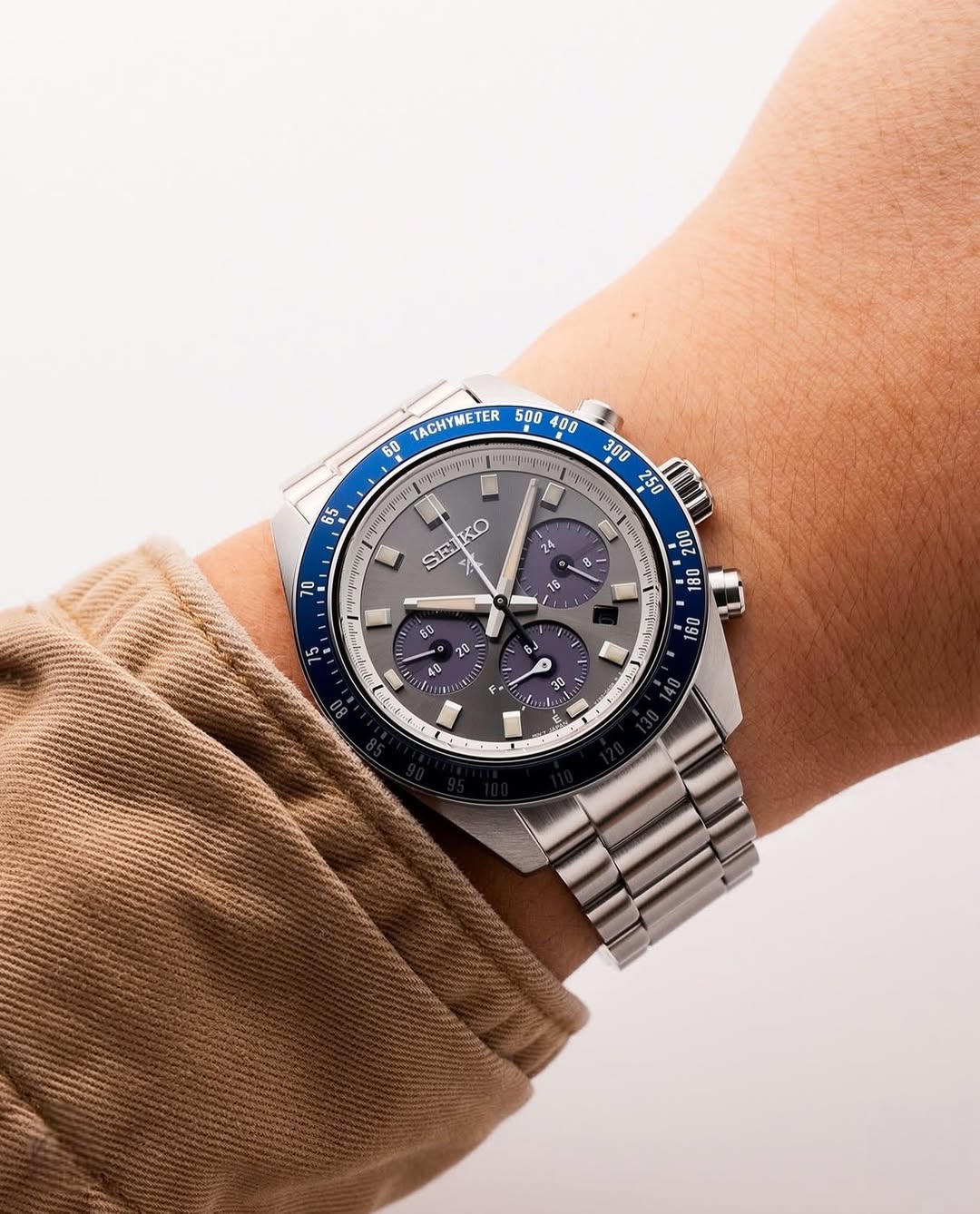Seiko Prospex Speedtimer Solar Chronograph – Movimento Quarzo Solare, Grigio e Blu, 41,4mm – Cod. SSC939P1