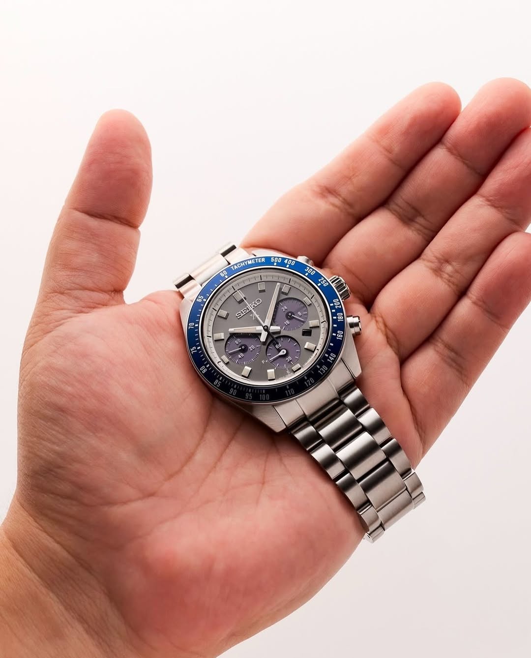 Seiko Prospex Speedtimer Solar Chronograph – Movimento Quarzo Solare, Grigio e Blu, 41,4mm – Cod. SSC939P1